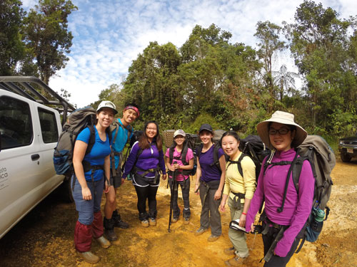 UW Students head off to trek the Costa Rican rainforest!