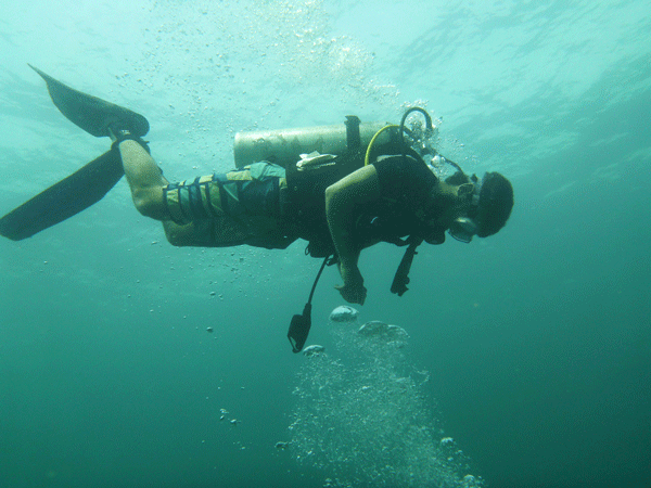 Devin-scuba-dives-on-a-gap-year-in-Costa-Rica