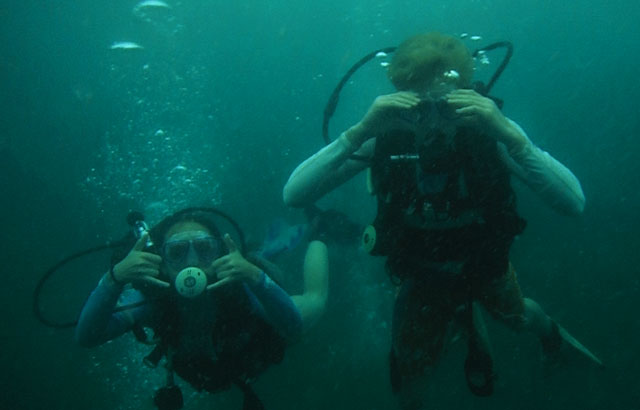 students-scuba-diving