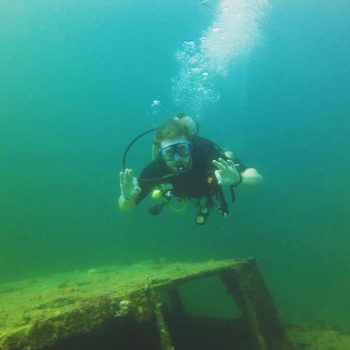 A scuba diver next to a shipwreck in Bocas del Toro
