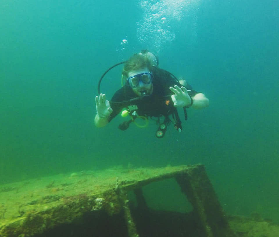 A scuba diver next to a shipwreck in Bocas del Toro